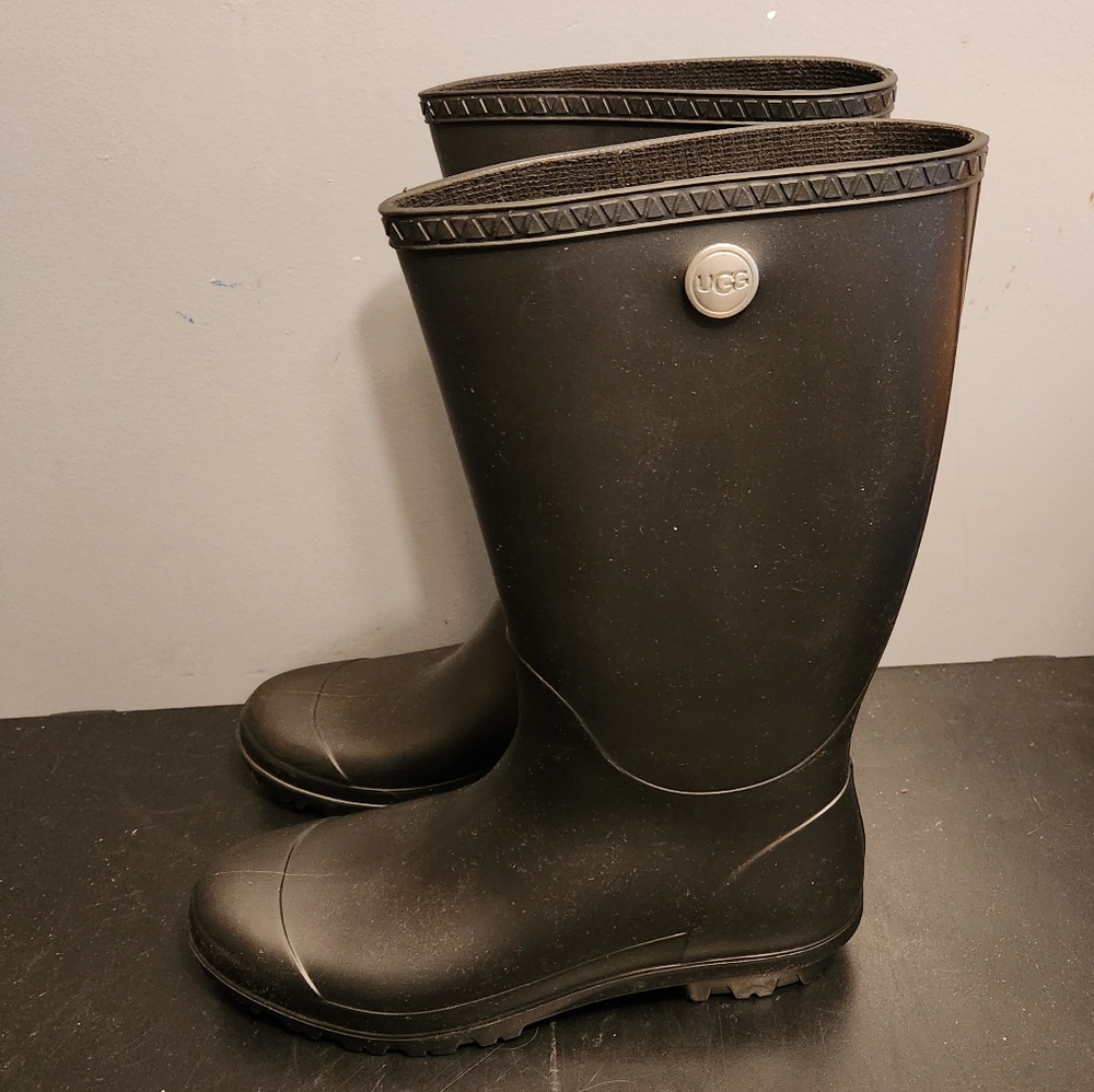 UGG Shelby Matte Black Boots - Women's 12